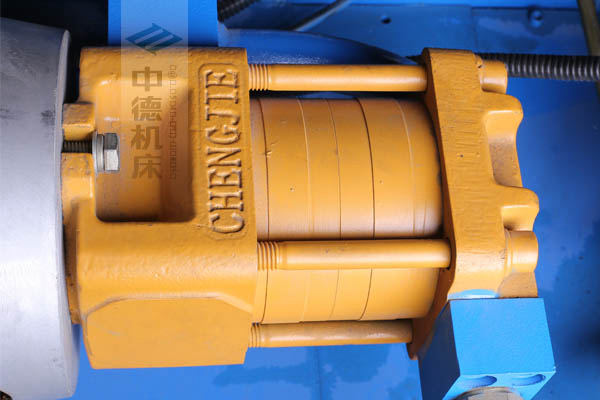 ZDPK-4015采用國內(nèi)一流品牌電機(jī)及油泵，動力強(qiáng)勁，噪音低.jpg